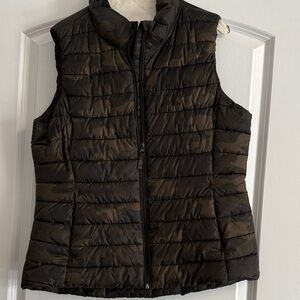 Old Navy Women's Black and Brown Puffer Vest